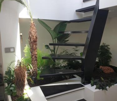 Nieuwmarkt en Lastage Boat Rental | Luxurious 110m² 3br Houseboat in Amsterdam Centre!