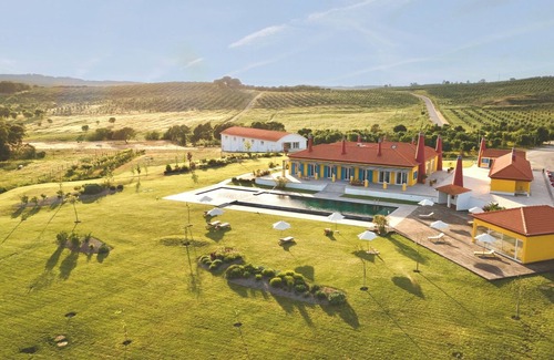 Rio Maior Resort | Luxurious 16-bedroom resort with AC, Pool and Jazuzzy near awesome Lisbon