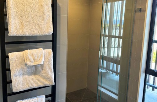 Ruby Bay House | Luxurious 1Brm guest suite Ruby Bay | Use of 12m pool and spa