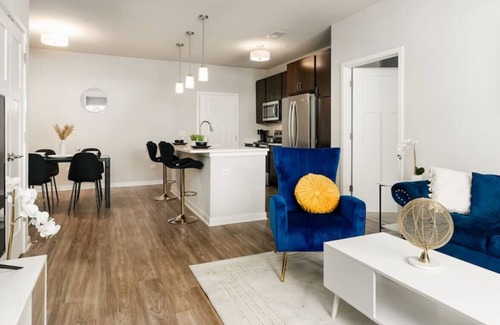 Plato Center Apartment | Luxurious 2 BD2BA -WFH Equipped