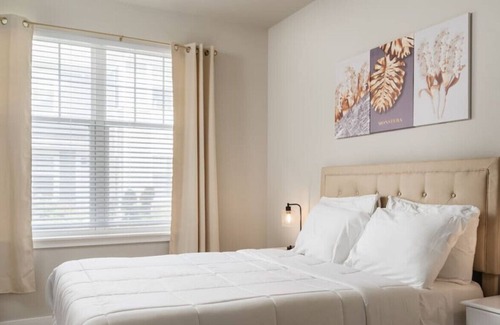 Plato Center Apartment | Luxurious 2 BD2BA -WFH Equipped