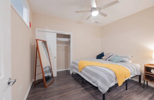 North Kansas City Apartment | Luxurious 2BR Private Balcony