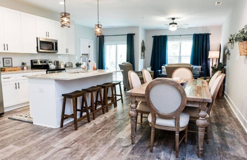 Forest Condo | Luxurious 2BR Condo with Private Outdoor Patio