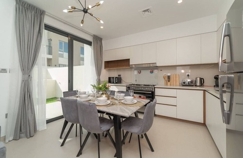 Dubai House | Luxurious 3 BR with Maid Room in Arabian Ranches 2