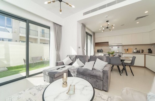 Dubai House | Luxurious 3 BR with Maid Room in Arabian Ranches 2