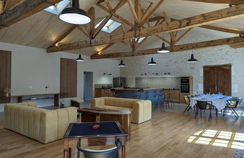 Gondeville Apartment | Luxurious 3-Bed Apartment with Private Bathrooms, Central Location, and Exclusive Truffle Tastings