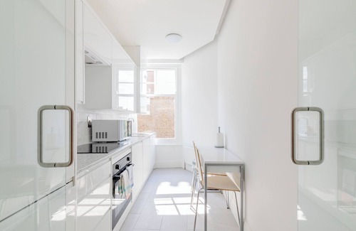 Chelsea Riverside Apartment | Luxurious 3BD Flat on Kings Road, Heart of Chelsea