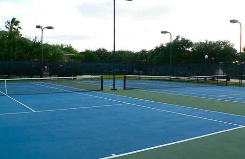 Pearland House | Luxurious 3BR Gated Oasis Near Texas Medical Center, NRG Stadium & Downtown