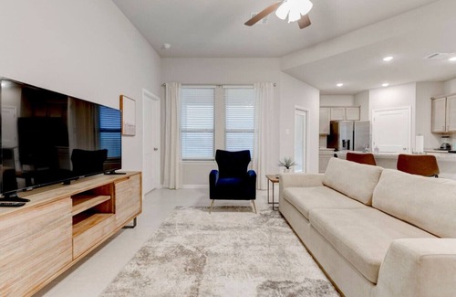 Leon Junction House | Luxurious 4-Bedroom House