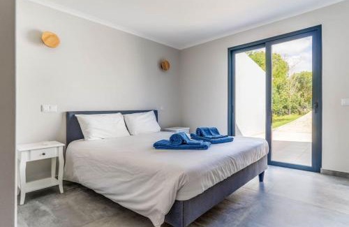 Calicas Villa | Luxurious 4Bedroom Villa Retreat by Lisbeyond