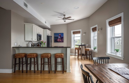 Yachting Village Apartment | Luxurious 4BR/2BA Loft on Thames
