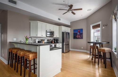 Yachting Village Apartment | Luxurious 4BR/2BA Loft on Thames