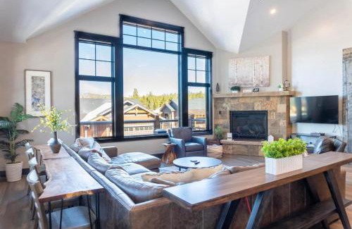 Baldy Mountain House | Luxurious 4BR with Hot Tub and Stunning Mountain Views