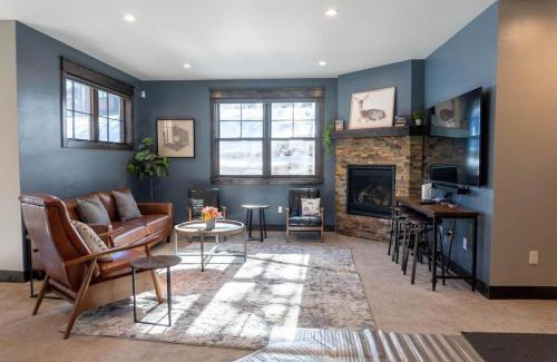 Baldy Mountain House | Luxurious 4BR with Hot Tub and Stunning Mountain Views