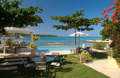 Discovery Bay Villa | Luxurious 5 Bedroom Villa on Private Beach with Tennis and Pickleball Court