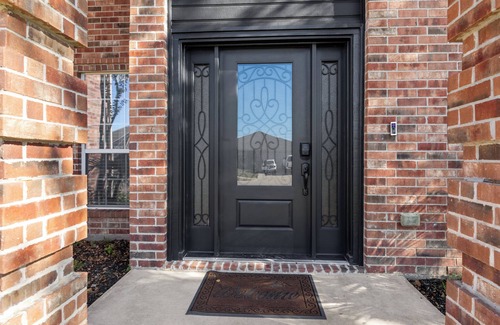 Burleson House | Luxurious 5-Bedroom Oasis with Pool in Fort Worth