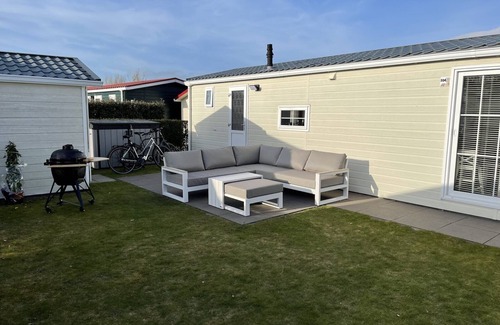 Groot Valkenisse House | Luxurious 5-person holiday chalet in Valkenisse 100 meters from the beach