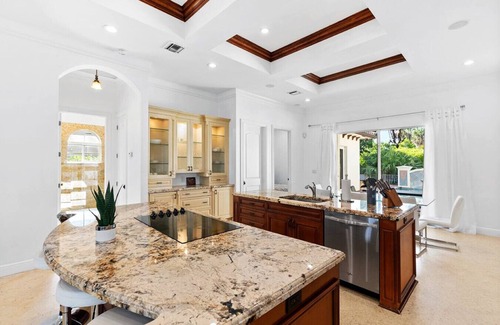 South Lake Villa | Luxurious 5BR/3BA Lakefront Villa near Beach