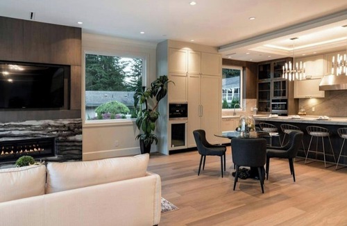 West Vancouver Villa | Luxurious 7-bedroom villa with AC, fitness room in enchanting West Vancouver