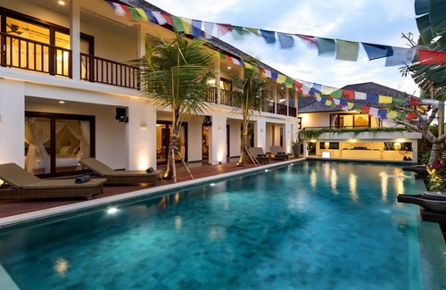 Berawa Villa | Luxurious 7BR Villa In Berawa - 9Min Drive To Batu Bolong Beach! W/Swim Pool!