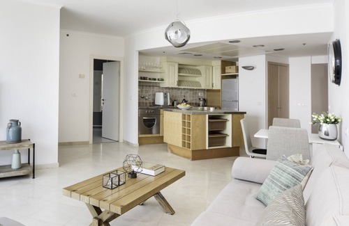 Tel Aviv Promenade Apartment | Luxurious 90sqm 2BR Beach Front