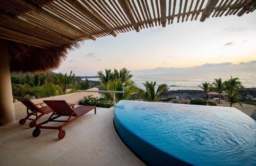 Troncones Villa | Luxurious and Tropical Beachfront Penthouse
