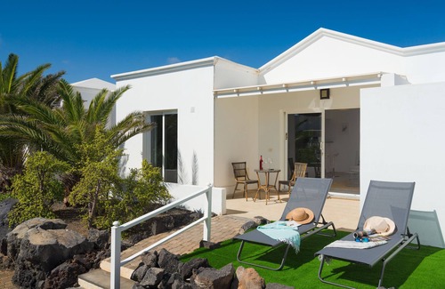 Haria House | Luxurious A2 in a small complex with communal heated pool 100m from the sea