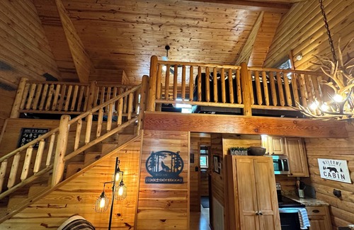 Board Camp Cabin | Luxurious and Rustic “Wolf Ridge Lodge” with Hot Tub - Sleeps 6 at Wolf Pen Gap