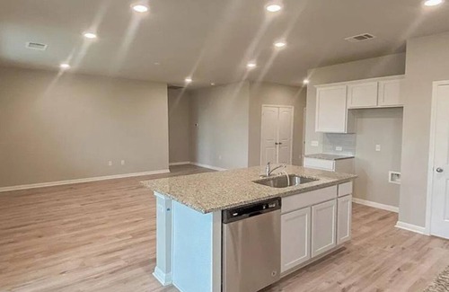 McNeil House | Luxurious and Spacious 4-Bedroom Home with Modern Comfortsnnn