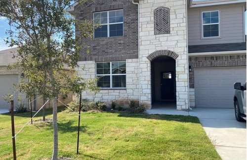 McNeil House | Luxurious and Spacious 4-Bedroom Home with Modern Comfortsnnn