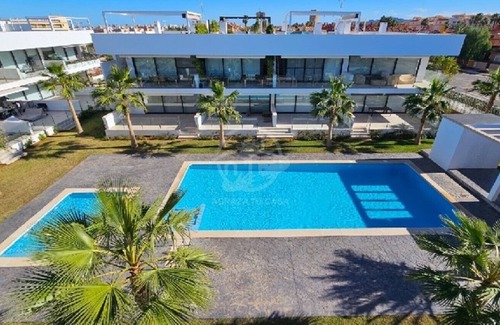 Mar de Cristal Apartment | Luxurious apartment with large sunny terrace within walking distance to the sea and stores.