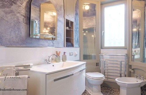 Historic Center Apartment | Luxurious apartment in the center of Bologna