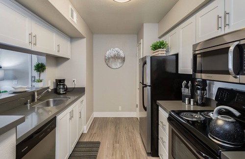 Roseville Apartment | Luxurious Apartment Living In An Excellent Location!