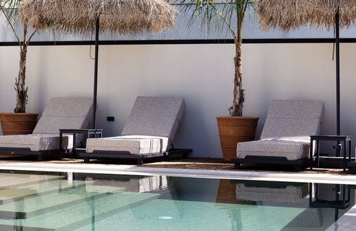 Adelianos Kampos Apartment | Luxurious Apartment with Private Pool just 100m from the Beach
