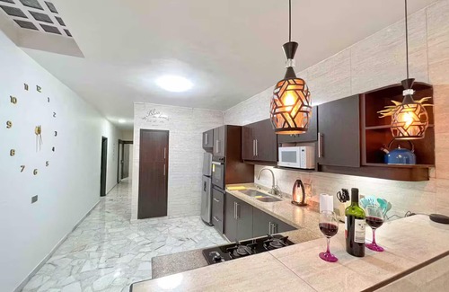 Cali Apartment | Luxurious Apt | Hot Tube | Prime Location | 4Beds