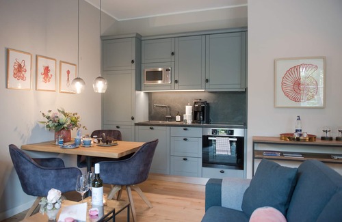 Friedeburg Condo | Luxurious Attena vacation apartment in Karl-Georgs-Forst; dogs welcome