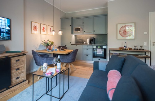 Friedeburg Condo | Luxurious Attena vacation apartment in Karl-Georgs-Forst; dogs welcome