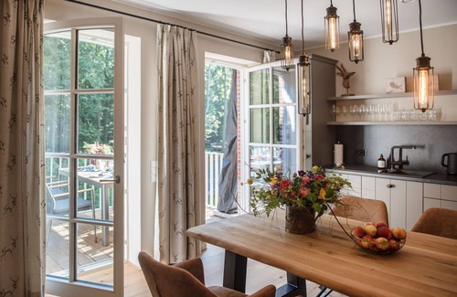 Friedeburg Apartment | Luxurious Beninga vacation apartment in Karl-Georgs-Forst; dogs welcome