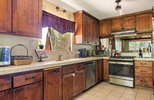 Arrowhead Villas Cabin | Luxurious Cabin w/lake views 10 minutes to Santa's SkyPark & Village