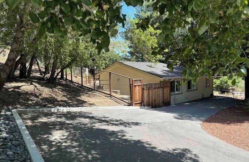 Saratoga House | Luxurious Cottage in Saratoga