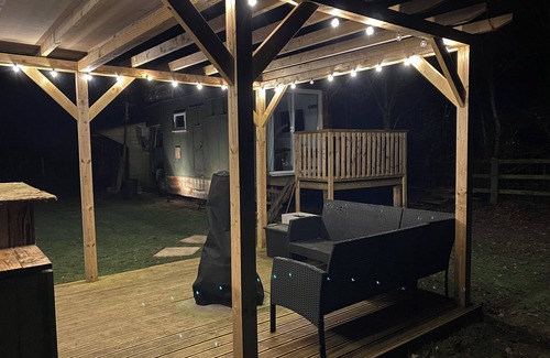 Severn Stoke House | Luxurious cozy converted horsebox retreat