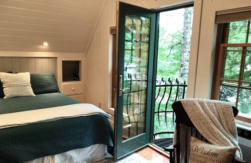 Sweden Cottage | Luxurious Custom Built Lakefront