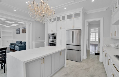 Bendale House | Luxurious Family House Near Lake Ontario