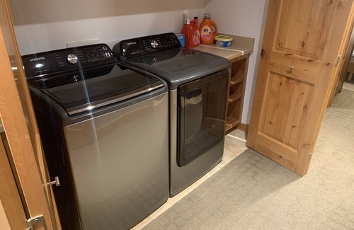 Dover Bay Condo | Luxurious first floor Dover Bay condo on the shore of Pend Orielle River.