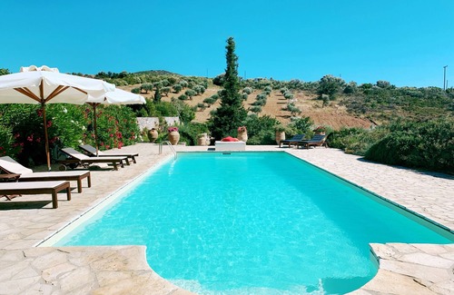 Kymi-Aliveri Villa | ★ Luxurious Getaway. Sparkling Clean. Magical Sunsets.