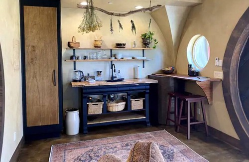 Bella Vista House | Luxurious Hobbit Hole, Breakfast Included!