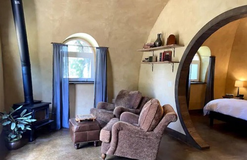 Bella Vista House | Luxurious Hobbit Hole, Breakfast Included!