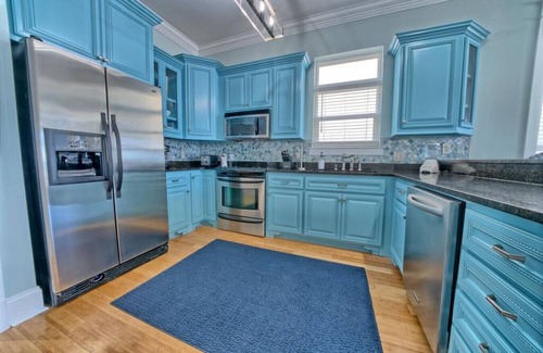 Sunnyside House | Luxurious Home with Ocean views! Pet Friendly 95W