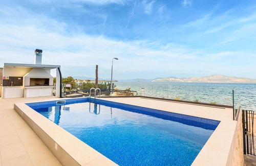 Drace House | Luxurious home in Drace with sauna
