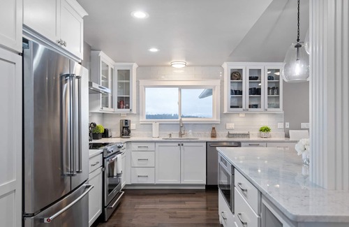 East Hope House | Luxurious home w/deck & lake views - close to golf, the lake, and skiing
